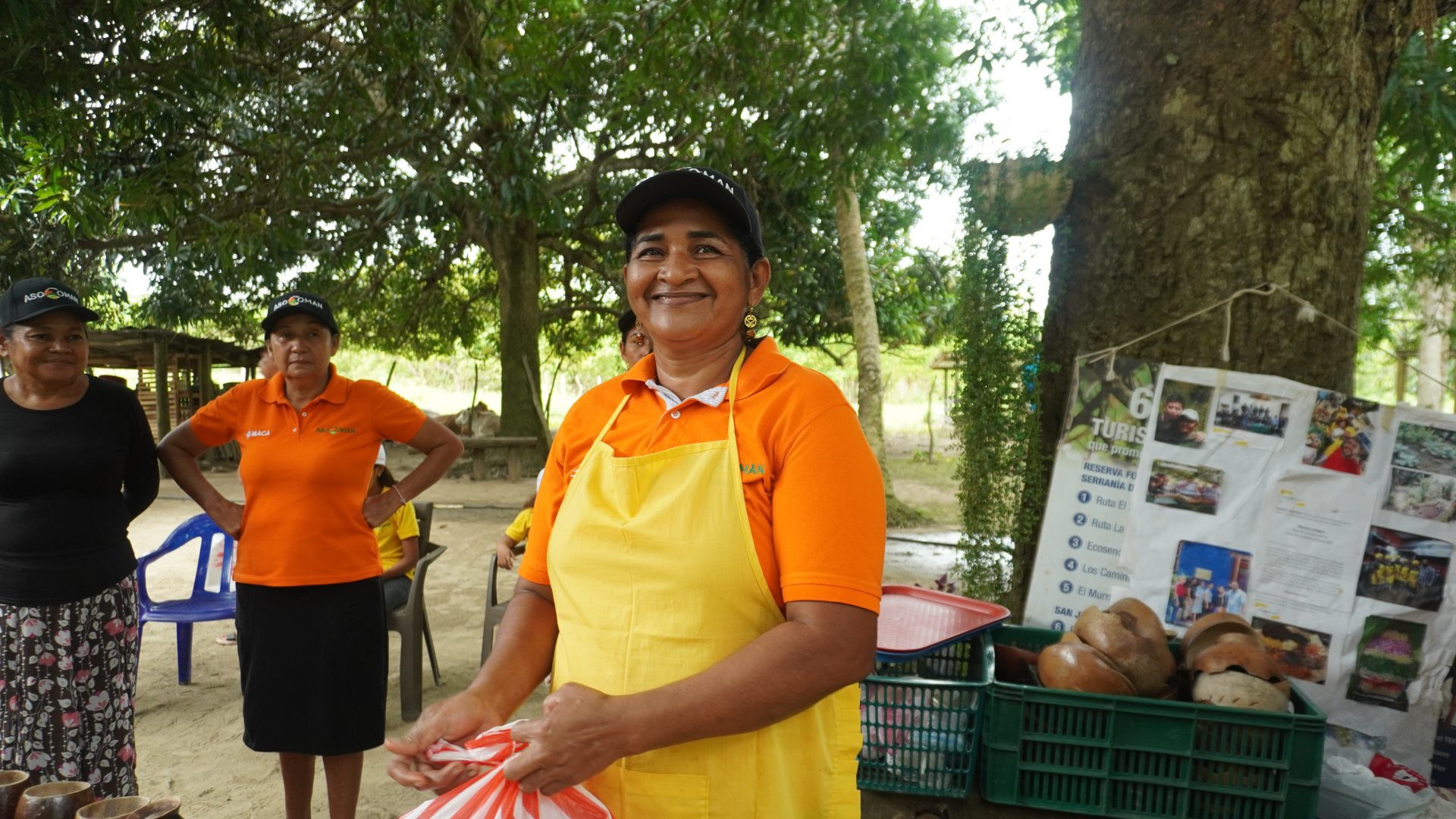 Tejiendo comunidad: El valor de lo local en Casa Carolina