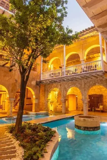 casa-carolina-courtyard-412w